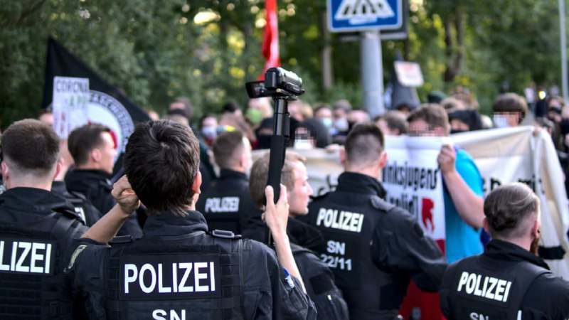 Polizei filmt Demo (Symbolbild)